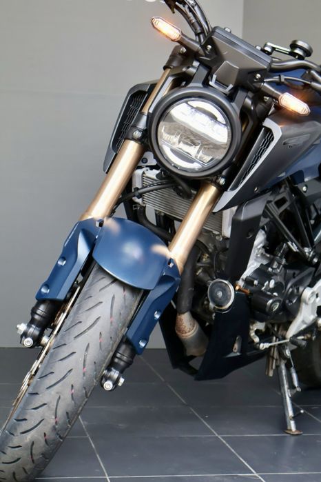 Honda cb125R ( apenas 1600 kms)