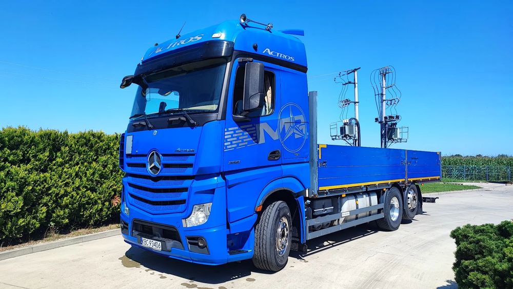 Mercedes-Benz Actros 2551  Mercedes-Benz Actros 2551 – 2014 – Skrzyniowy – 3 osie – Automat