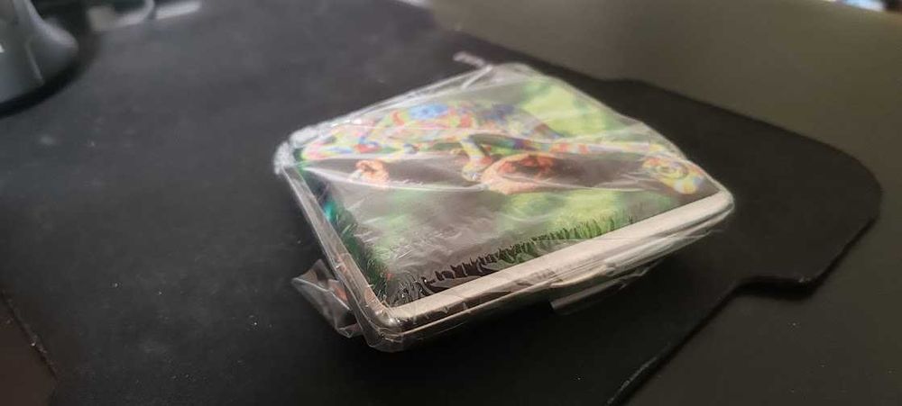 Caixa de cigarros nova com camaleão