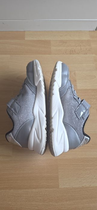 Продам кросівки  Geox 33 розмір в відмінному стані