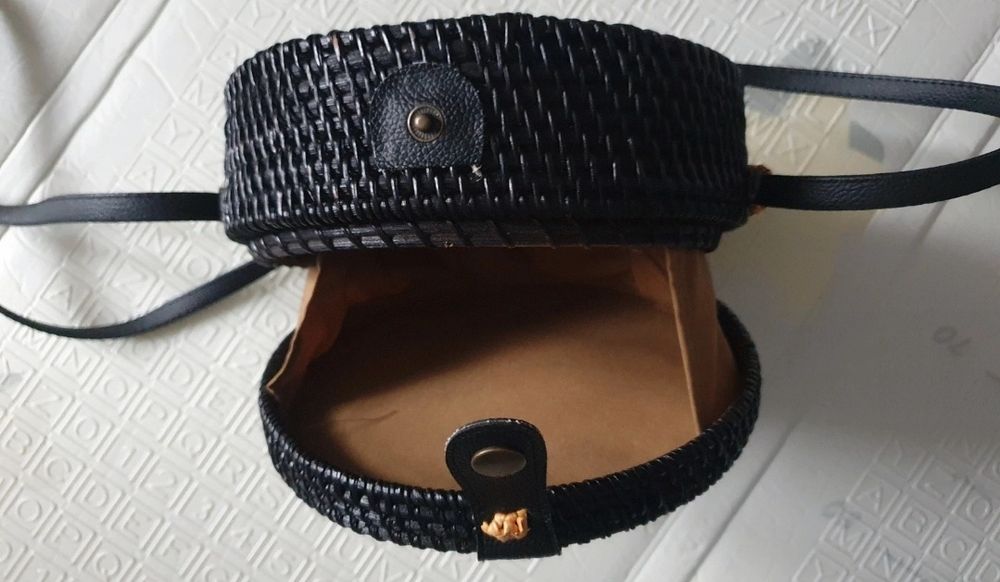 Sztywna torebka wiklinowa w stylu boho