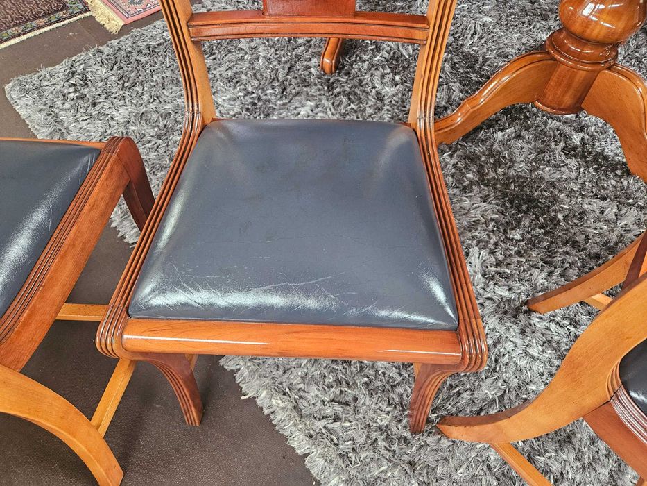 Cadeiras de sala - Muito bom estado geral - Valor unitário