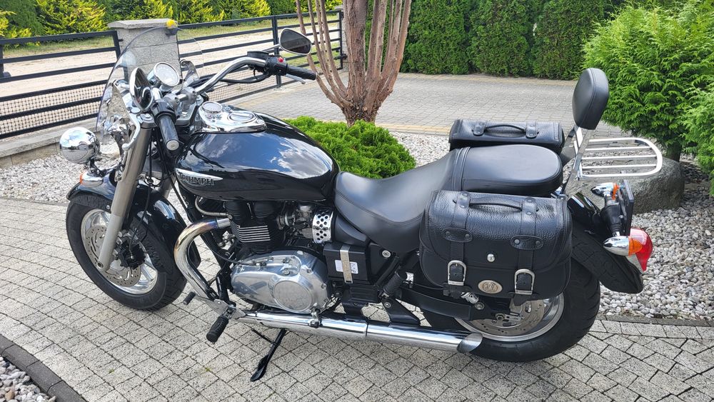 Triumph america 900