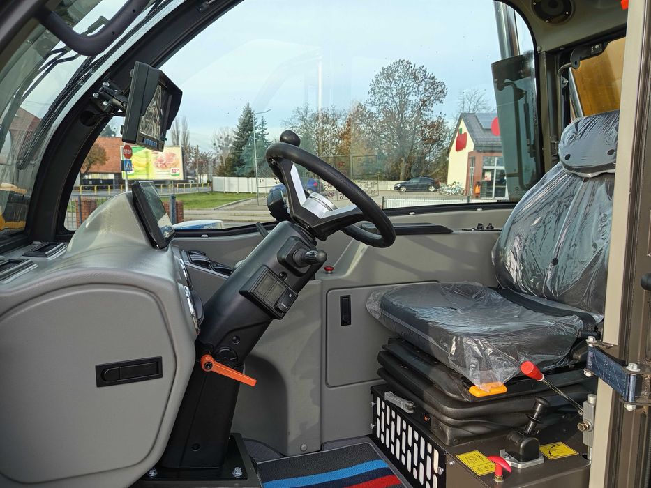 Ładowarka teleskopowa WOLF 3350T udźwig 3,5 T, wys. podnoszenia 7 m.