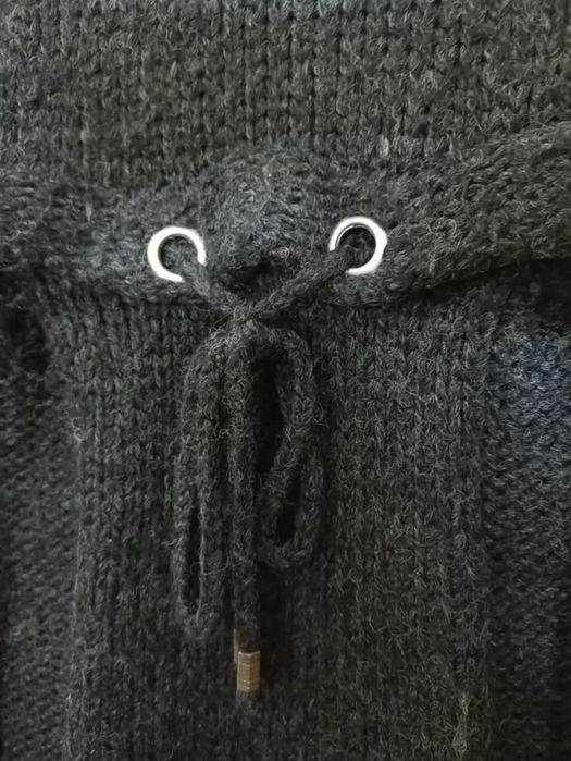 Camila de lã cinzenta