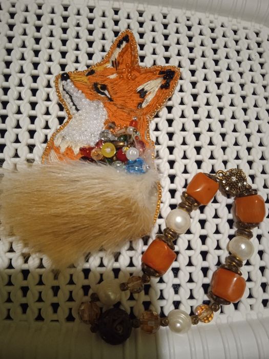Продам брошь из бисера лиса