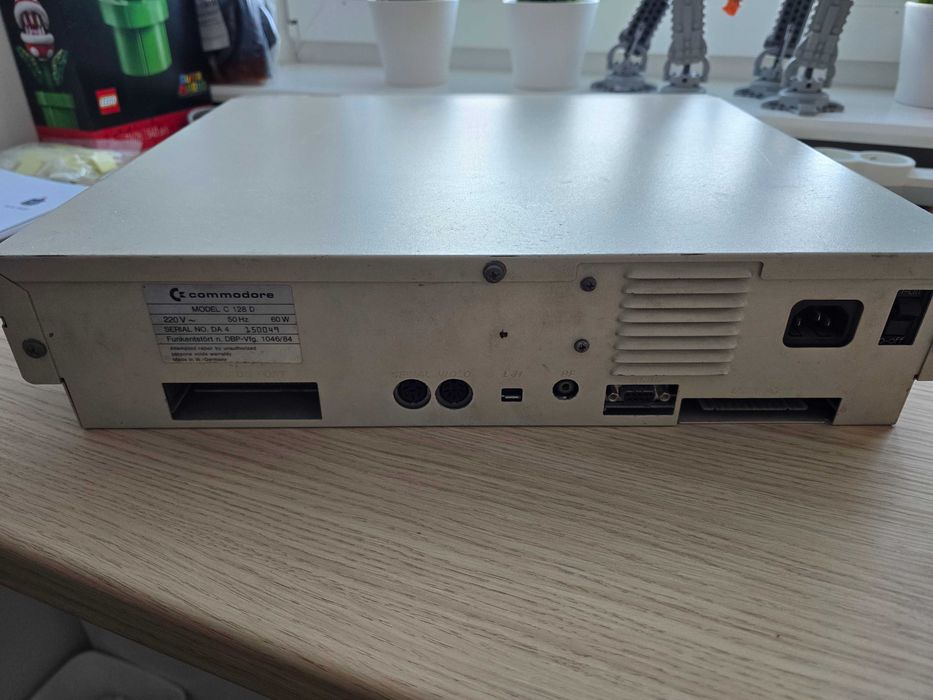 Commodore 128D + klawiatura