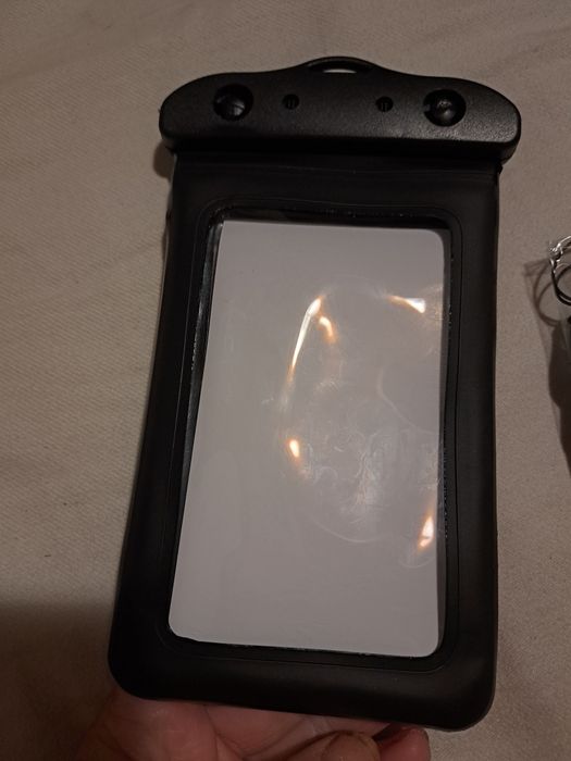 Чохол  на тетелефон  від води.