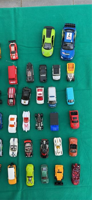 Lote de 46 carrinhos com 20 anos