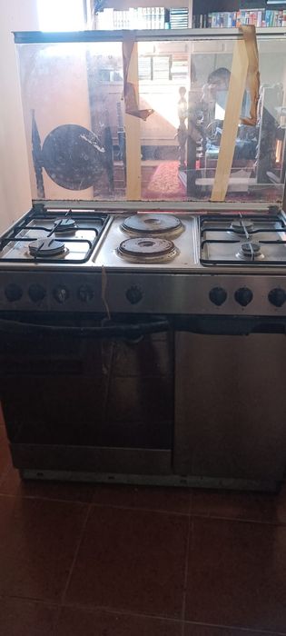 Fogão Misto Zanussi em Inox (4 Bicos a Gás + 2 Placas Elétricas) com Forno