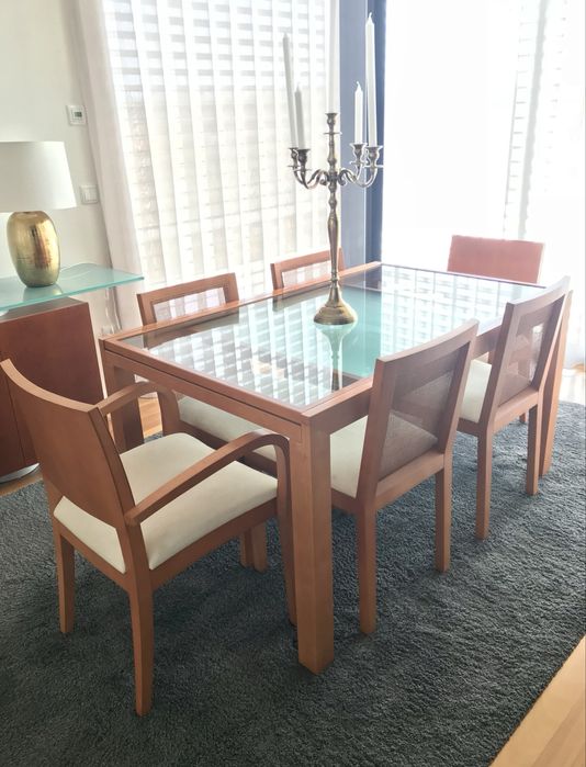 Mesa de jantar extensivel + 4 cadeiras em Cerejeira