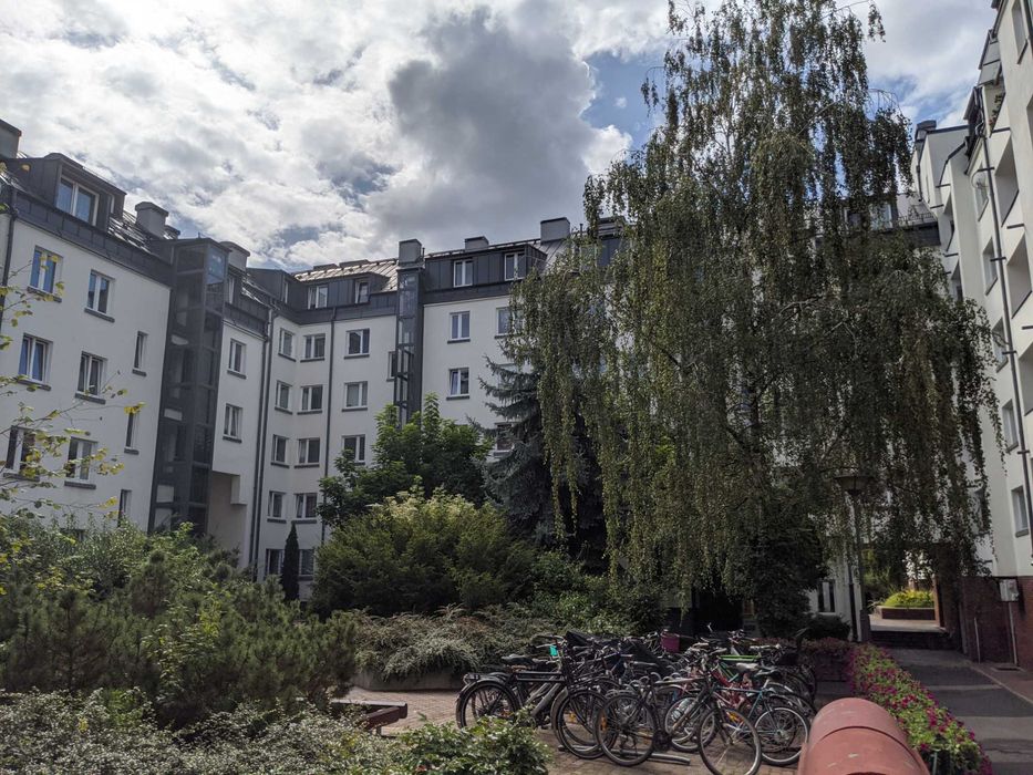 Wynajmę pokój w centrum Warszawy ul Hoża 12m2 Tylko dziewczyny