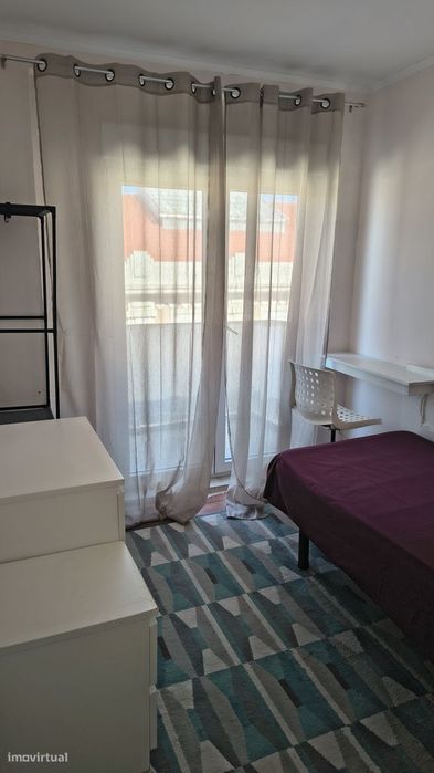 Quarto Individual Arroios com Varanda