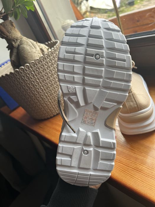 Beżowe sneakersy 36 wysoka guma