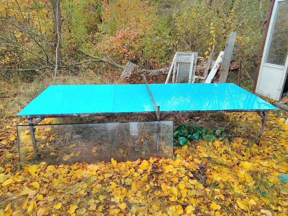 Тенісний стіл із скла