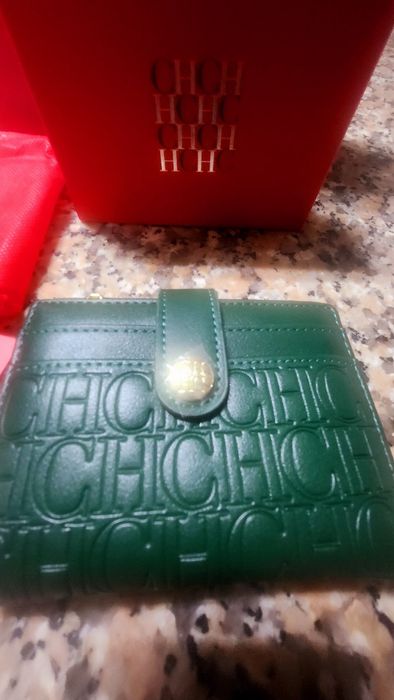 Carteira Carolina Herrera em pele nova