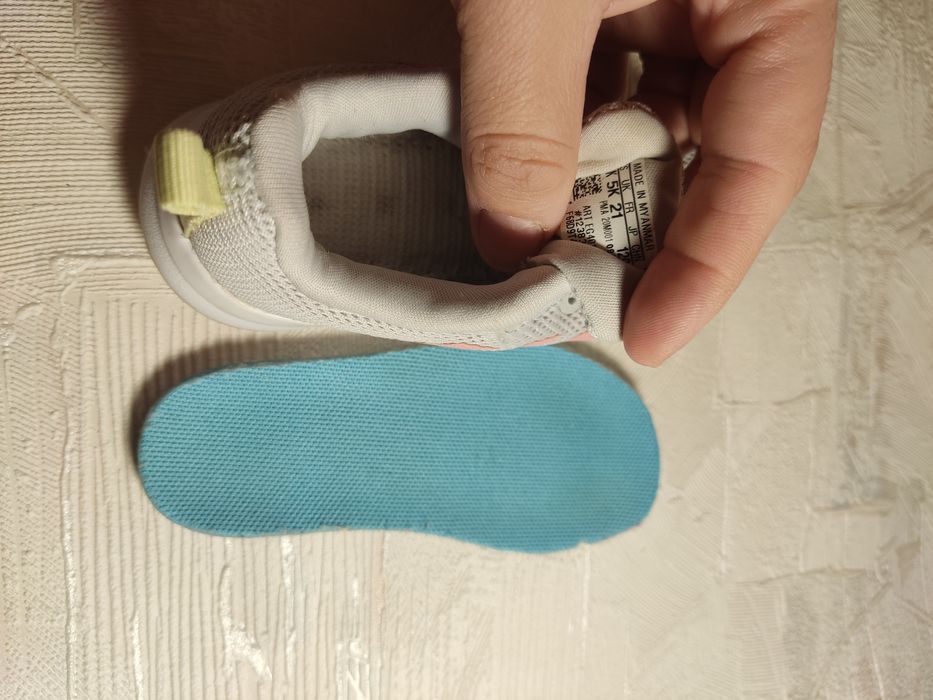 Продам дитячі кросівочки adidas