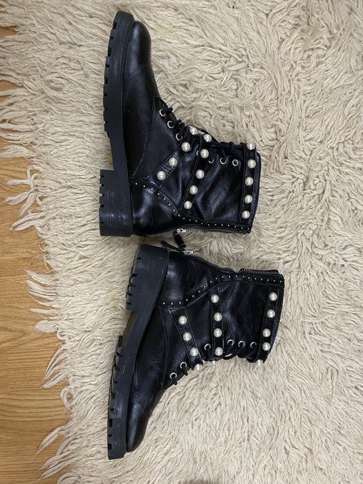 Botins da Zara com perolas