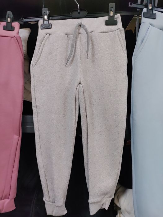 Calça criança 4,50 Euros.           Só para REVENDA
