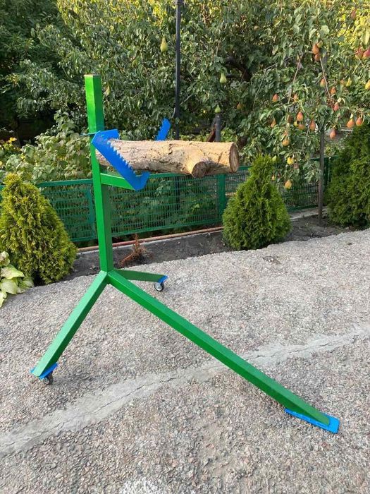 Стійка для розпилювання колод бензо-пилкою, зручно та безпечно