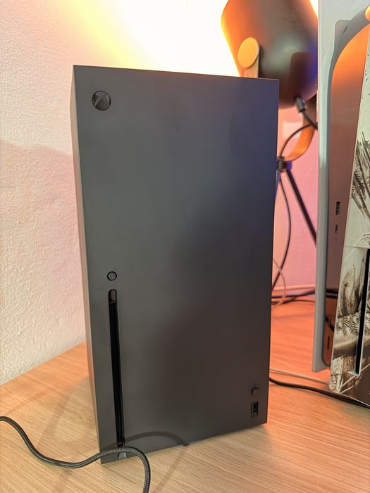 Xbox Series X + 2 Comandos um deles ELITE