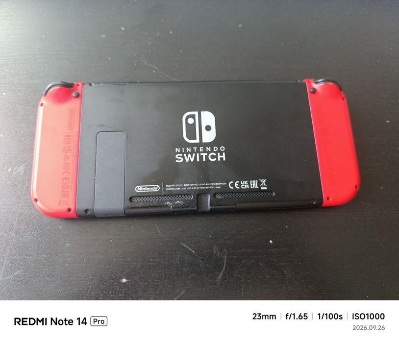 Nintendo Switch czerwone Joy-Cony + stacja dokująca