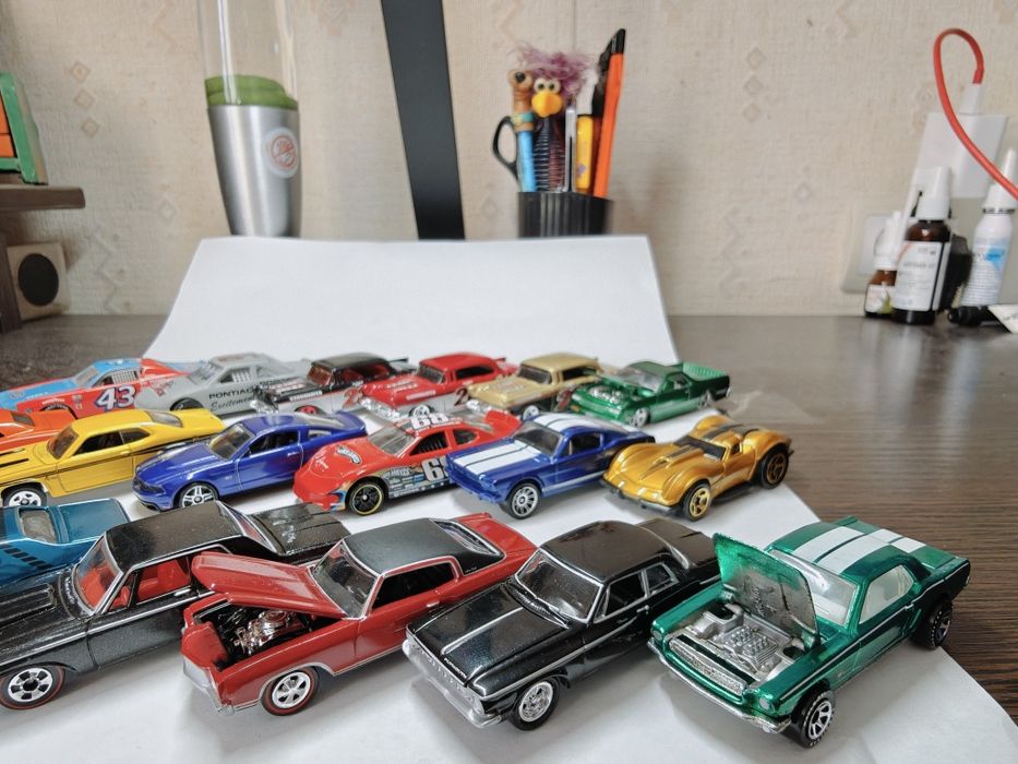 Машинки модели hot wheels matchbox Johnny lightning racing champions maisto