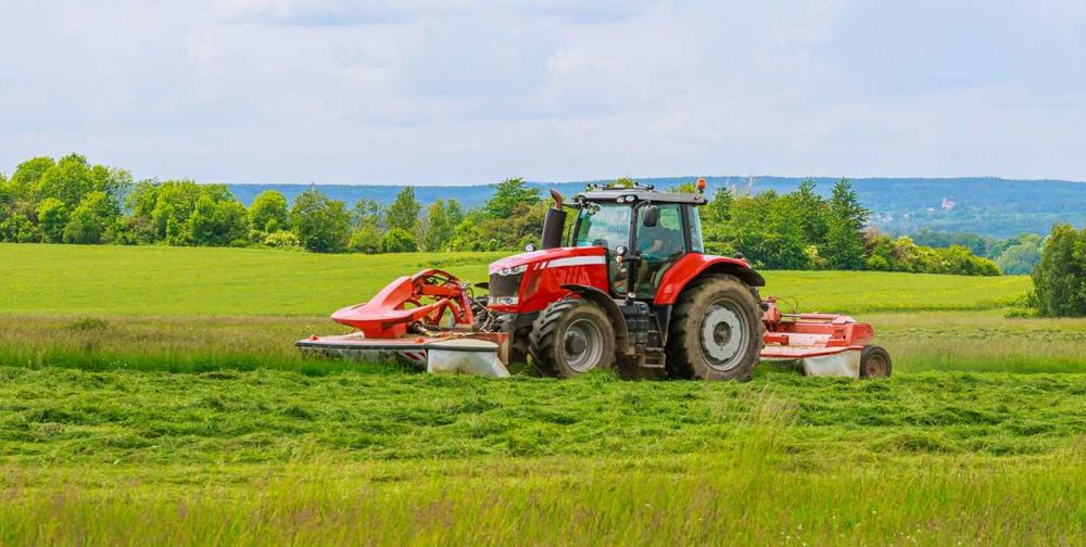 Koszenie zgarnianie łąk traw lucerny usługi rolnicze