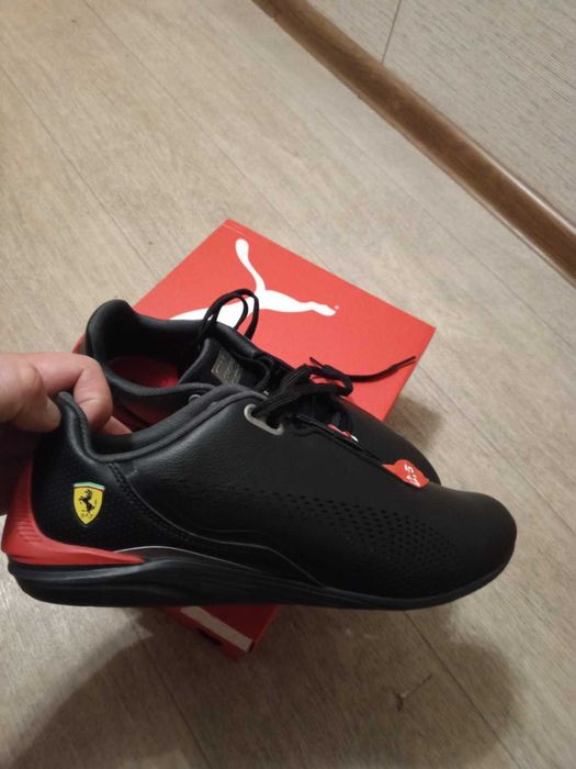 Кросівки пума модель ферарі