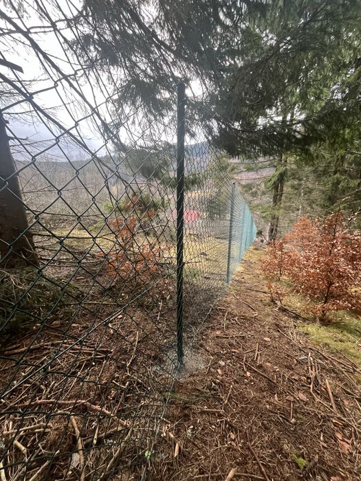 Montaż ogrodzeń/ogrodzenia (siatka, panel, drewniane)