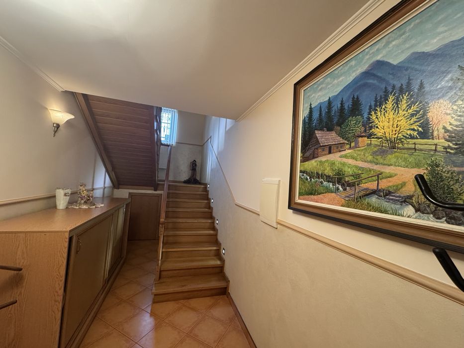 Продаж котедж у Винниках, вул. Яворницького, євроремонт, гараж.