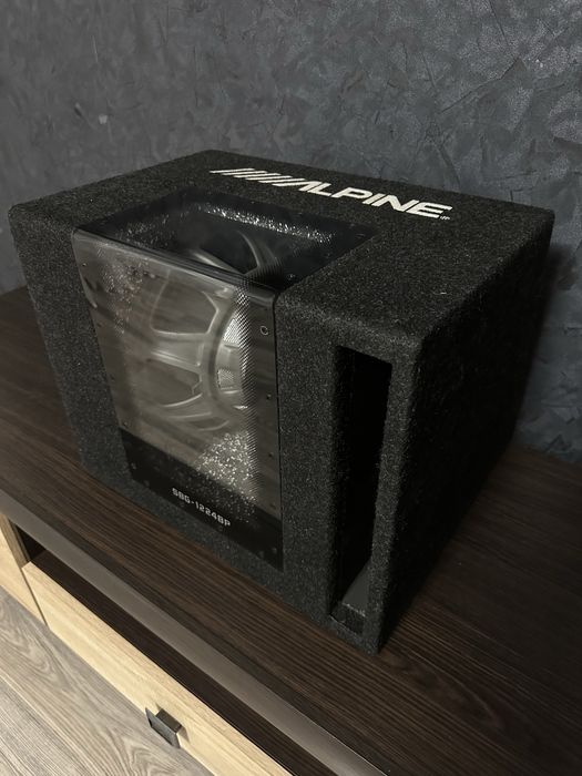 Корпусний сабвуфер Alpine SBG-1224BP з посилювачем і проводкою