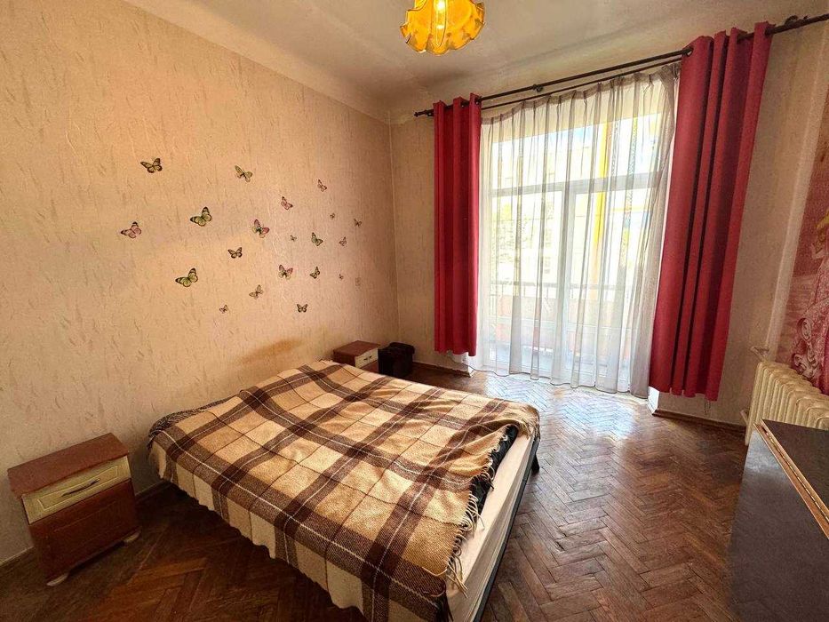 Двокімнатна “сталінка” біля Парку Шевченка