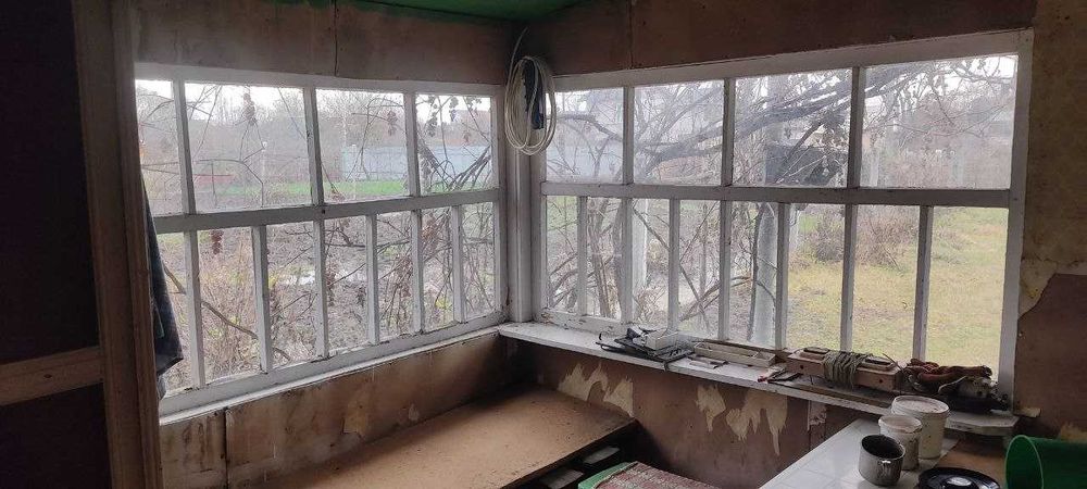 СРОЧНО!Дача в городе. Груба.Свет.Вода.Прописка.Рядом жилые Дома.+Озеро