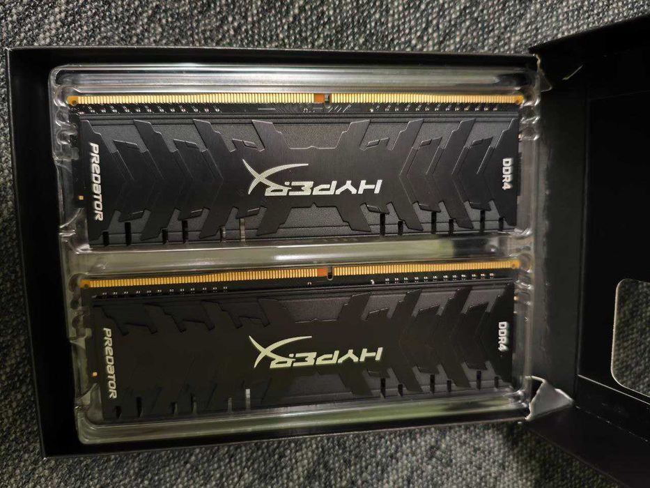 Продам  ОЗУ  DDR 4    2x8    16GB   HyperX Predator DDR4 3000MHz
