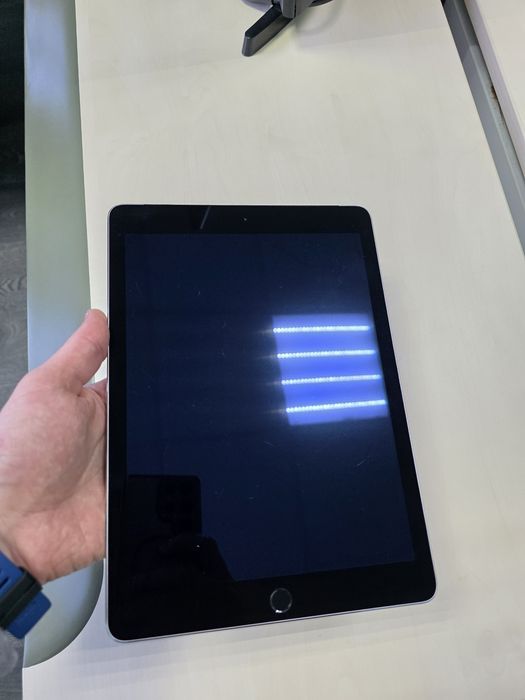 Продам iPad Air 2 32GB з SIM картою A1567