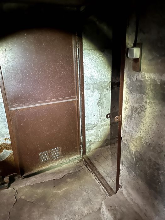 Продається металевий гараж із підвалом загальною площею 41,8 м².