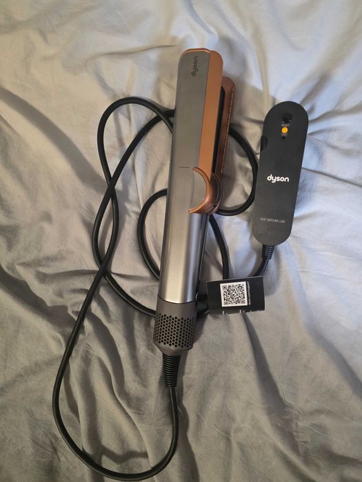 Dyson airstrait prostownica