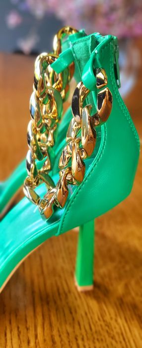 Szpilki sandałki zielone złote łańcuszki r.37