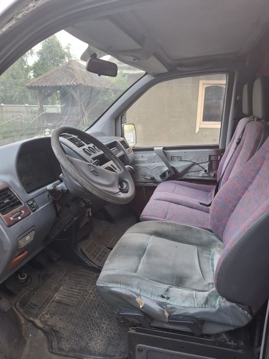 Mercedes   Vito .