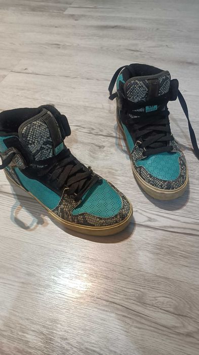 wyjątkowe kolorowe buty Supra sneakersy 42.5