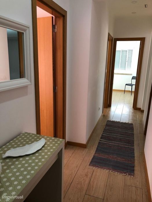 Quarto - localizado em Pontinha Lisbon