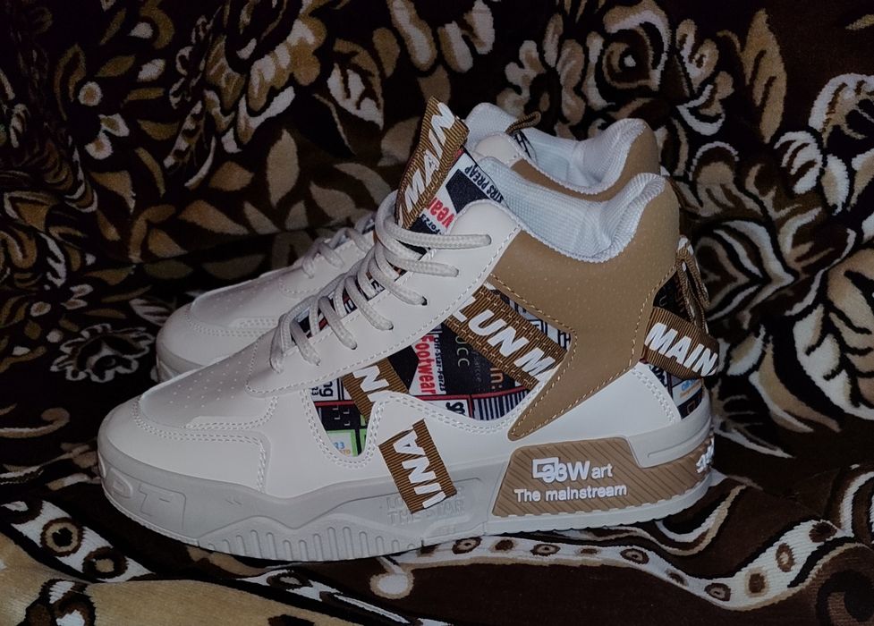 Высокие кроссовки (новые)