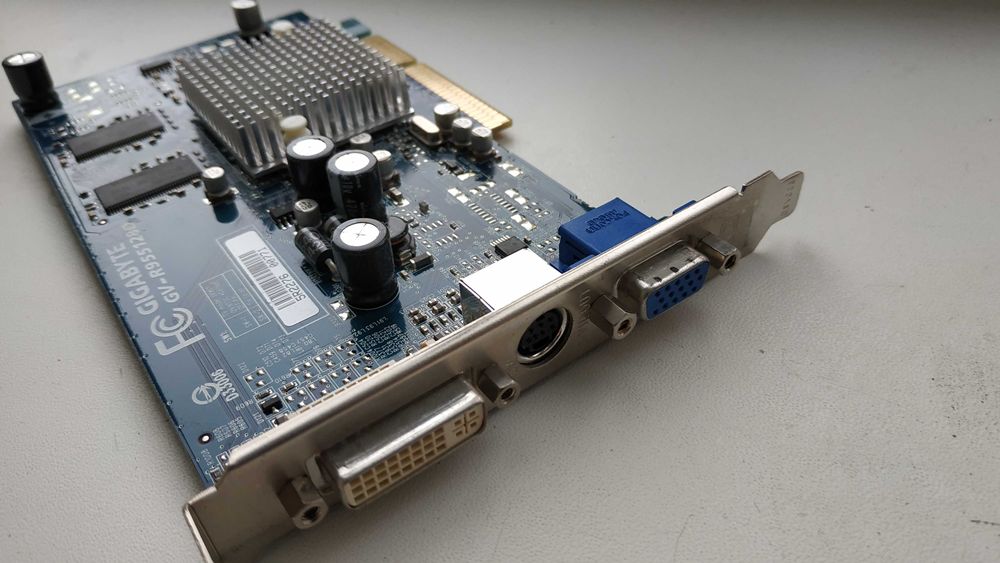 Відеокарта Gigabyte GV-R955128D ATI Radeon 9550