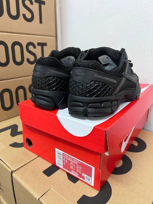 Женские кроссовки Nike Vomero 5 / Найк Вомеро черные 36 37 38 39 40
