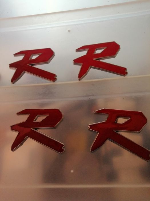 Emblemas R automóveis