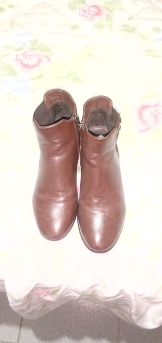 Botins de senhora 37