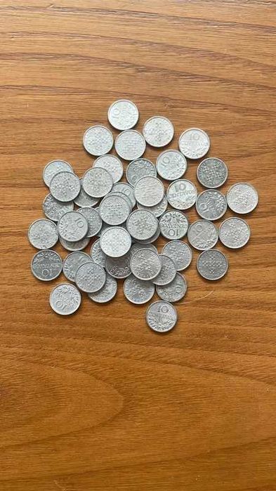 Lote de 50 Moedas Portuguesas de 10 Centavos (Escudos)