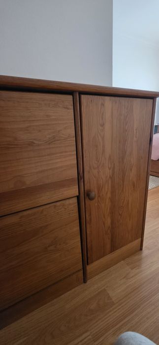 Sapateira em pinho. Madeira verdadeira