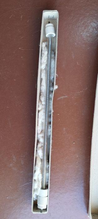 спираль нихромовая в стеклянной колбе.